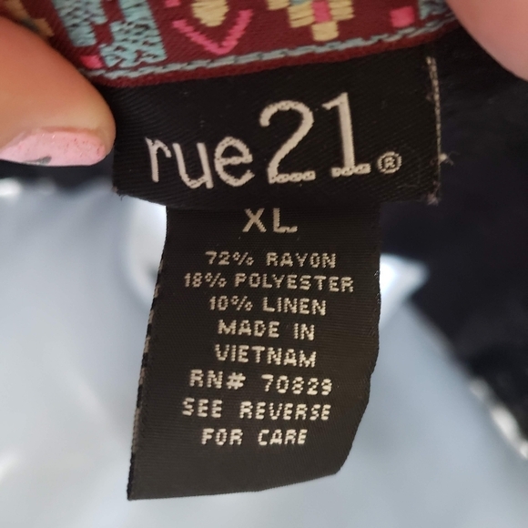 Rue21 XL Black Short Sleeve Shirt Blouse Top Lace Side Slit Lightweight - Picture 4 of 6